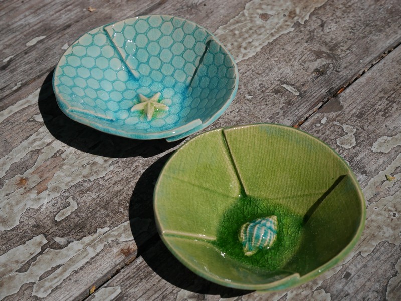 Keramikschüsseln mit maritimen abgeformten Intarsien