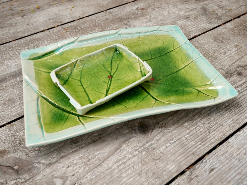 Keramikschalen aus abgeformten Blättern mit Tiefenglasur- Serie "Organic Bowls"